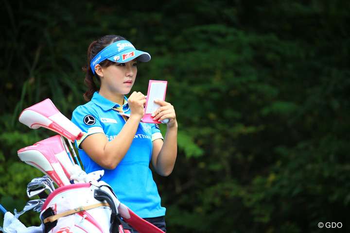 香妻琴乃2位に後退、2打差を追う 申ジエが首位浮上