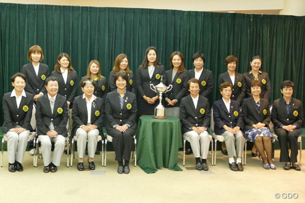 2016年 日本女子オープンゴルフ選手権競技 事前 チャンピオンズディナー 前年覇者チョン・インジを中心に歴代優勝者がずらり