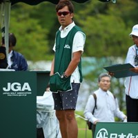 今日もいい感じ出してますねー。南コーチ！一応普通の人。 2016年 日本女子オープンゴルフ選手権競技 初日 城間絵梨のキャディ