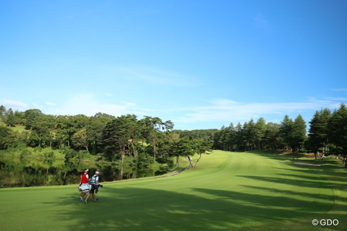 サーキット並みにドッグレッグしたホールが多い。 2016年 日本女子オープンゴルフ選手権競技 2日目 チョン・インジ