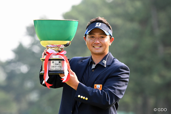 片岡大育が逆転でツアー2勝目 池田勇太は最終ホールのボギーで敗れる