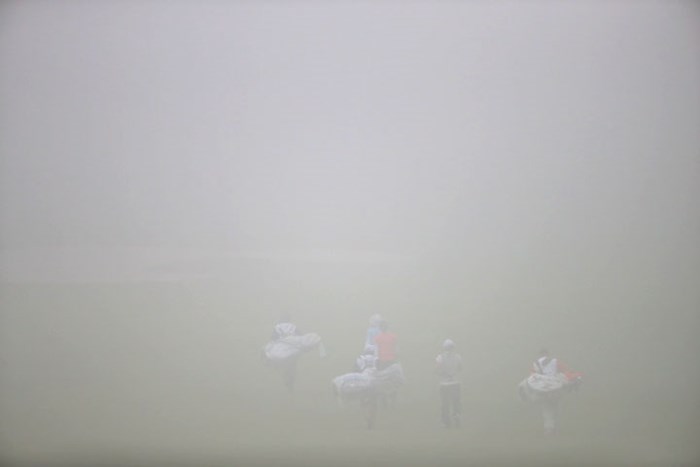 濃霧と雨に悩まされ続ける今大会。ここ10年で半分は54ホールを消化することができていない。 2016年 スタンレーレディスゴルフトーナメント 2日目 競技短縮