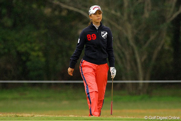 2008年 LPGAツアーチャンピオンシップリコーカップ 初日 上田桃子 思うようにいかないゴルフに、ついつい不満げな顔となってしまう上田桃子