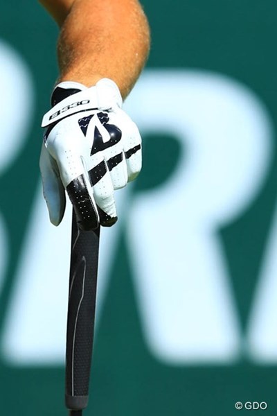 2016年 ブリヂストンオープンゴルフトーナメント 初日 ブライソン・デシャンボー 手袋の契約なんてあるんだね。