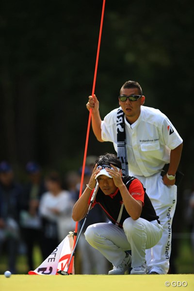 11度目の「最終日最終組」も初優勝は遠く。山下和宏は5位タイで最終グリーンを降りた