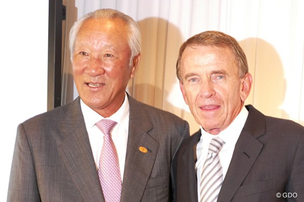 PGAツアーの東京支社設立は、勇退するフィンチェム氏（写真右）最後の置き土産か