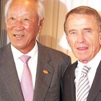 PGAツアーの東京支社設立は、勇退するフィンチェム氏（写真右）最後の置き土産か 2017年  ティム・フィンチェム 青木功