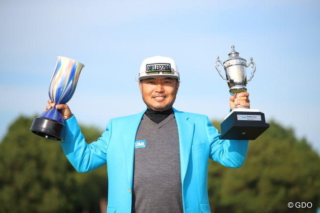 片山晋呉が6人目の通算30勝 小林伸太郎は1打及ばず2位