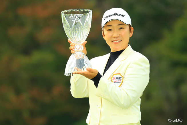 申ジエが逆転で今季3勝目 比嘉真美子は3位