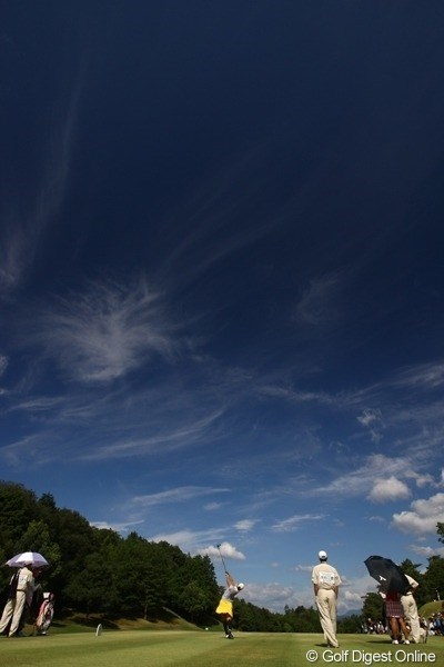岐阜関CCは、朝から綺麗な青空が広がりました。日差しは強いですが、空はすっかり秋空です。