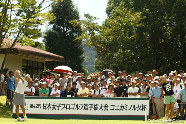 2009年 日本女子プロゴルフ選手権コニカミノルタ杯 初日 諸見里しのぶと上田桃子