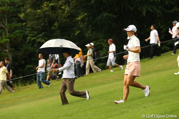 2009年 日本女子プロゴルフ選手権コニカミノルタ杯 2日目 古閑美保 「危ないっ！！！」今季初の予選落ちの危機でしたが、6オーバー50位タイで予選通過。下り坂もお気を付けください。