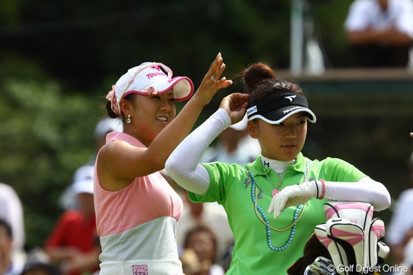 2009年 日本女子プロゴルフ選手権コニカミノルタ杯 2日目 佐伯三貴と有村智恵 「いただきっ！！！」