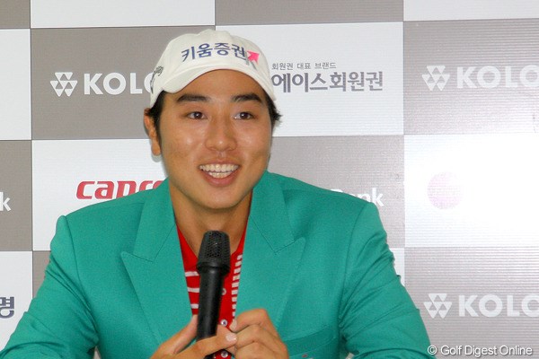 2009年 韓国オープン 最終日 ベ・サンムン 優勝会見に臨むベ・サンムン。2週間後、再び石川遼との競演が見られるか