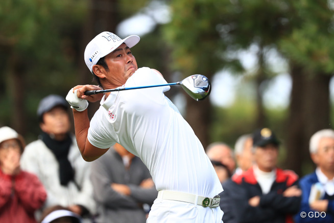 谷原秀人が首位タイ発進 3位に米国の大砲ケプカ