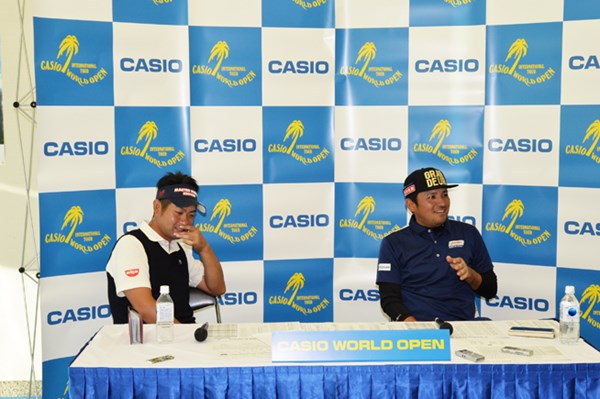 2016年 カシオワールドオープンゴルフトーナメント 3日目 正岡竜二（右）と池田勇太 シード危機にあった正岡竜二（右）が優勝争いの中心に。最終日も首位の池田勇太と最終組をともにする※大会提供