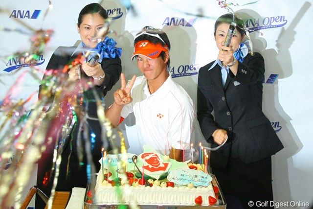 遼 でっかいケーキで18歳の誕生日祝い 国内男子ツアー Jgto Gdo ゴルフダイジェスト オンライン
