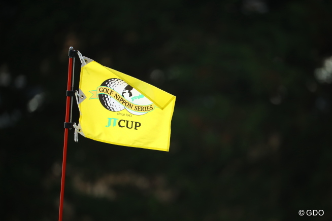 16年 ゴルフ日本シリーズjtカップ 初日 旗 Gdo ゴルフダイジェスト オンライン