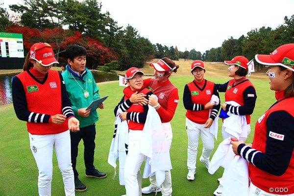 2016年 THE QUEENS presented by KOWA 最終日 韓国チーム 申ジエ（中央）に率いられた韓国チームは前年のリベンジに成功した