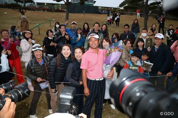 2016年 ゴルフ日本シリーズJTカップ 最終日 池田勇太 お花もらってたわ。