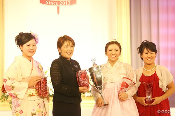 ささきしょうこ 福嶋浩子 イ・ボミ 畑岡奈紗 受賞した4選手。イ・ボミは最多の5冠となった