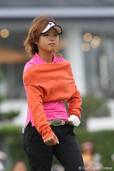 2009年 ミヤギテレビ杯ダンロップ女子オープンゴルフトーナメント 初日 一ノ瀬優希 優希ちゃん、そのセーターの着方ははやりですか？