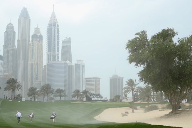 強風でサスペンデッド 復帰2戦目のウッズは途中棄権 ヨーロピアンツアー 欧州男子 Gdo ゴルフダイジェスト オンライン