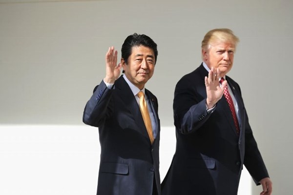 2017年 日米首脳会談 安倍首相 トランプ大統領 ベールに包まれた日米ゴルフ外交。2人のスコアが気になる…（Chip Somodevilla/Getty Images）