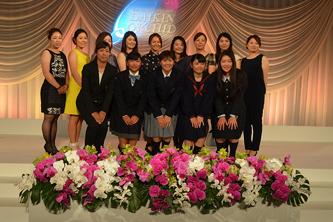 夫人の”裏プロアマ”も…ダイキンレディス30年、肌寒い沖縄に財界人が集う理由