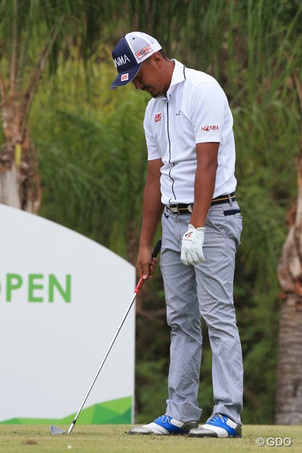 ショットがかみ合わず肩を落とす岩田 17年 プエルトリコオープン 2日目 岩田寛 フォトギャラリー Gdo