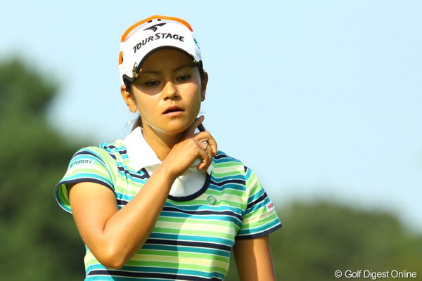 2009年 日本女子オープン最終日 宮里藍 13番、長いパーパットを決めて、冷や汗を拭う。最後までギャラリーを魅了するゴルフでした。