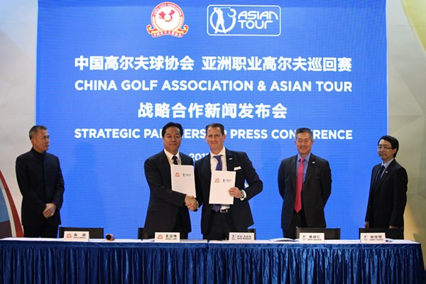 アジアンツアーと中国ゴルフ協会 2017年3月、戦略的提携を発表したアジアンツアーと中国ゴルフ協会（提供：アジアンツアー）
