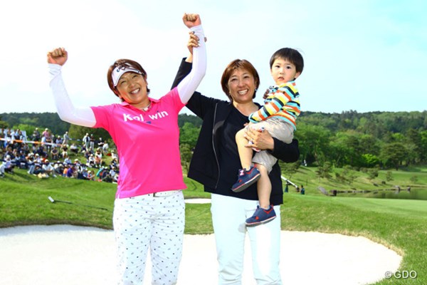 2016年大会は福嶋浩子（写真左）が制し、姉の晃子（同右）との姉妹ツアー制覇を果たした