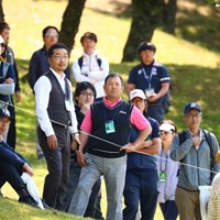よく見るとタケ小山さんと上杉隆さん 2017年 サイバーエージェント レディスゴルフトーナメント 最終日 ギャラリー