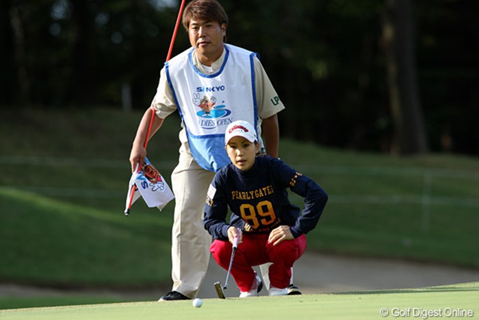 頑張りました。キャディは辻村明須香のお兄さんです 2009年 SANKYOレディースオープン 2日目 上田桃子