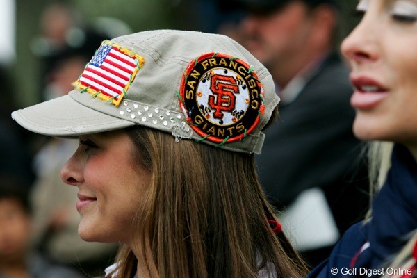 2009年 ザ・プレジデンツカップ3日目 帽子 米国チームの奥さんたちがかぶっているおそろいの帽子は、SFジャイアンツのワッペンが付いていてオシャレ