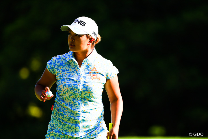 「勝負はインコースで仕掛けたい」鈴木愛が単独首位で最終日へ