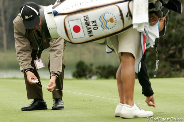 2009年 ザ・プレジデンツカップ最終日 紐で計測