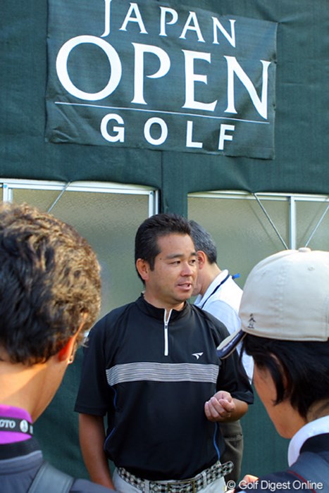 最終ホール（9番ショートホール）でなんとホールインワンを出し3位タイに飛び込んできた日置豊一 2009年 日本オープンゴルフ選手権競技 初日 日置豊一
