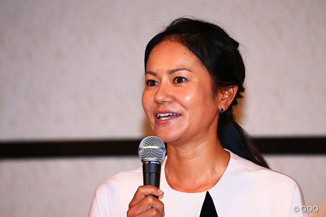 宮里藍が会見「昨夏ごろ引退決意」 報道陣250人超 【国内女子ツアー