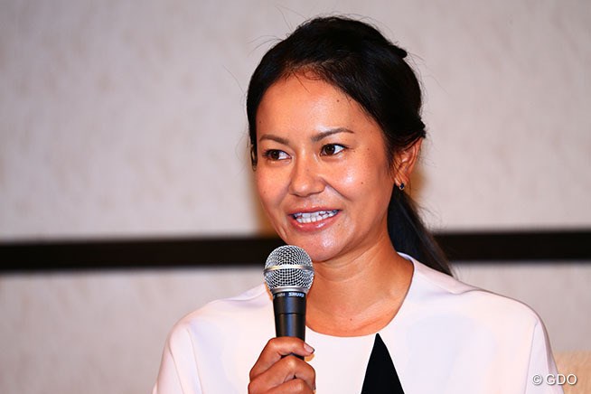 引退の決断に至った経緯を説明する宮里藍 17年 サントリーレディスオープンゴルフトーナメント 事前 引退記者会見 宮里藍 フォトギャラリー Gdo