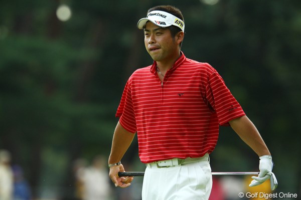 2009年 日本オープンゴルフ選手権競技 2日目 池田勇太 ギリギリの予選通過でした。腰にクラブを当てて歩く姿も、すっかりジャンボさんです