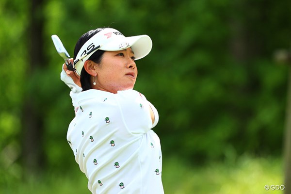 2017年 ヨネックスレディスゴルフトーナメント 最終日 森田理香子 たくさんのギャラリーの中でプレーする彼女。やはり違和感がない