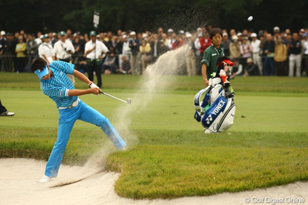 2009年 日本オープンゴルフ選手権競技 3日目 石川遼 バンカー バンカーだって・・・。今日の俺には関係ねぇ～ぜっ！！