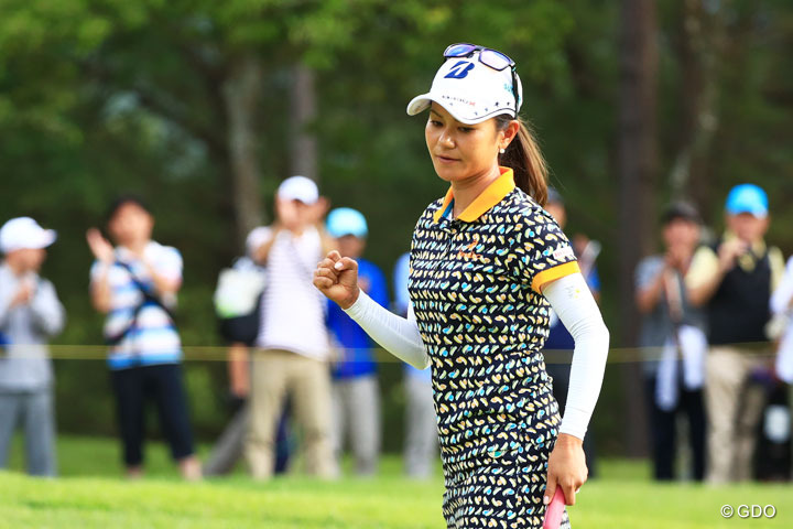 首の皮一枚つながった」宮里藍は渾身バーディで週末へ【国内女子ツアー