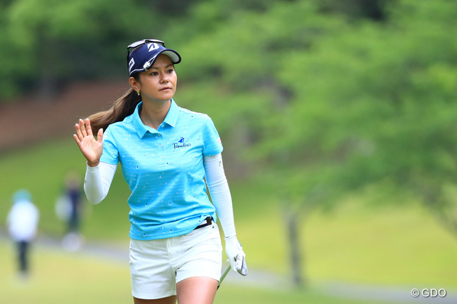 速報】宮里藍、通算イーブンで後半へ 観客8200人超 【国内女子ツアー