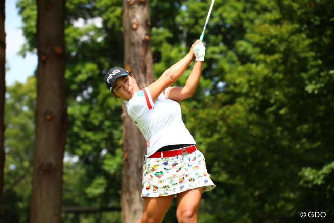 鈴木愛が首位 三ヶ島かな1打差、イ・ボミ5位浮上