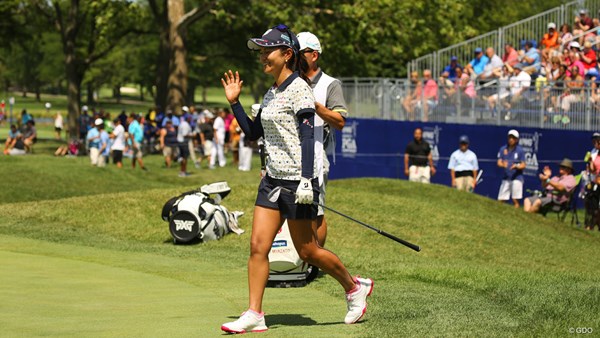 2017年 KPMG女子PGA選手権 最終日 宮里藍 最終18番でチップインバーディを決め、歓声に応える宮里藍