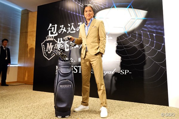 発表会に登場したモータージャーナリストの九島辰也氏。ブランドの持つ“特別感”についてアピールした