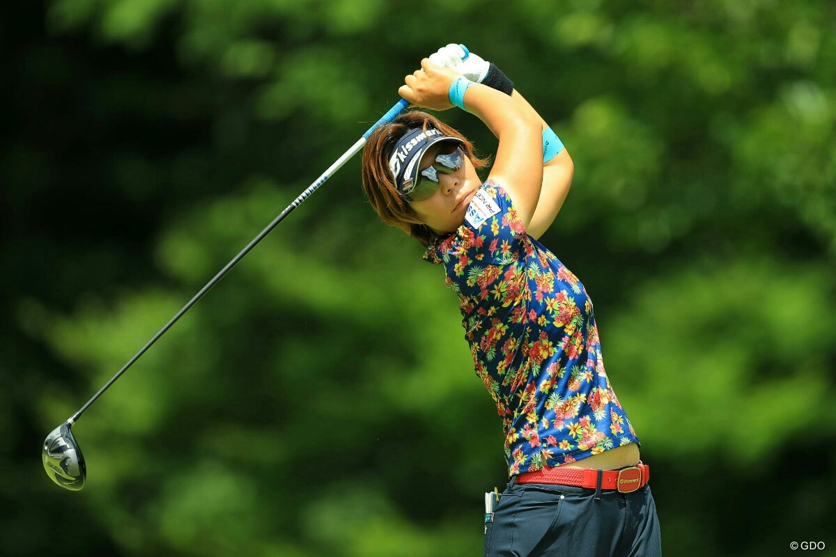 穴井詩がホールインワンで首位浮上 葭葉ルミ、川岸史果ら1打差2位